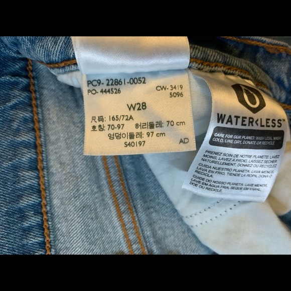 Levi’s cropped Wedgie Jeans - size 28 - Picture 5 of 9
